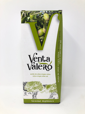 El aceite de Oliva Virgen Extra Venta Valero se presenta en botella bell blanca de elegantes lineas. Un genial aceite de Oliva fabricado en el termino municipal de Priego de Córdoba